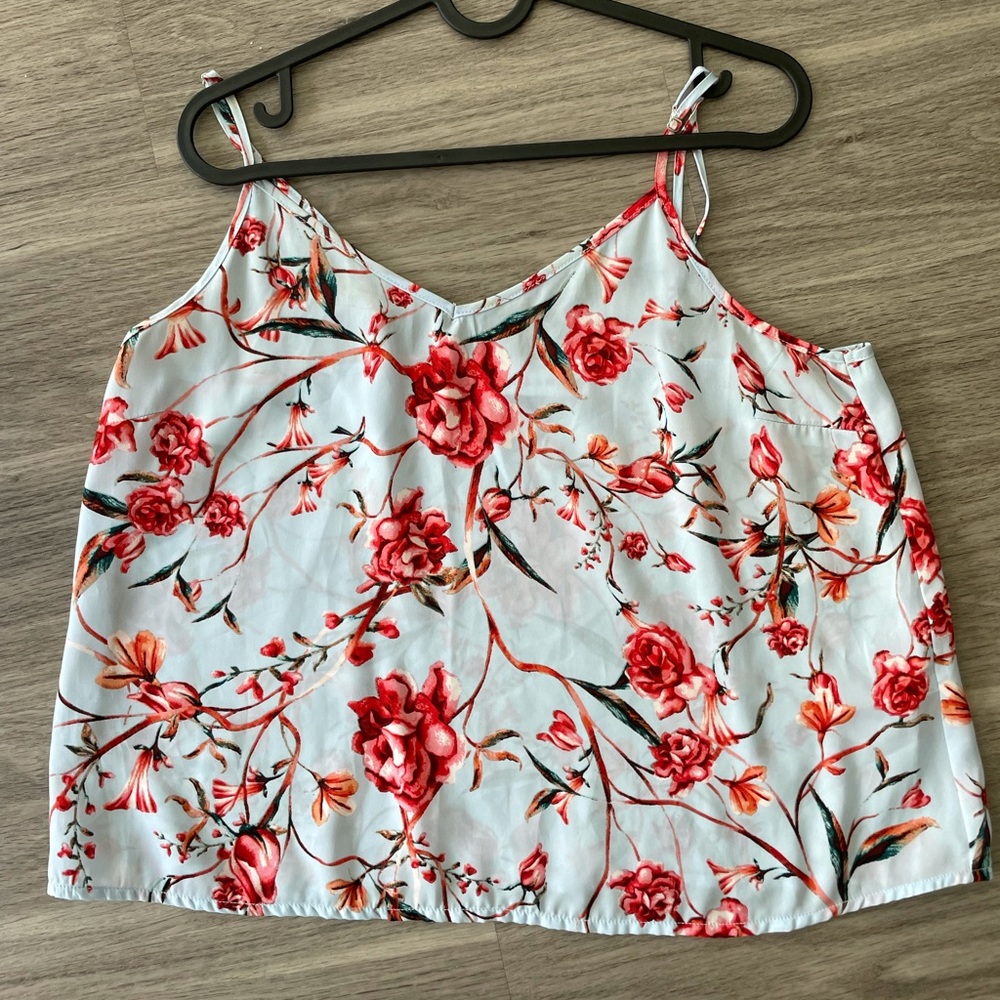 ELLA floral tank top in size M